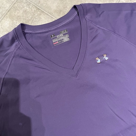 UnderAmour Workout Top - Picture 2 of 3